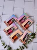 لیپ گلاس شاین دار و حجم دهنده میس لارا 